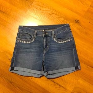 🦋 Levis shorts size 28/6